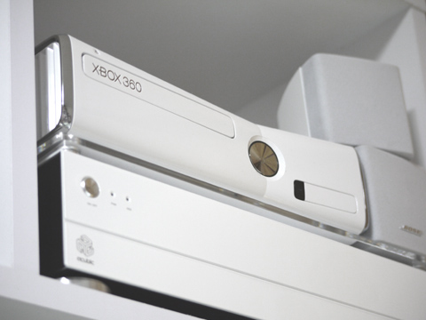 Xbox 360 4GB + Kinect スペシャル エディション (ピュア ホワイト)